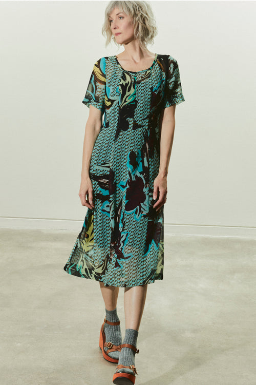 Spring 2023  Abstract Georgette Print Manhattan Dress - sml
